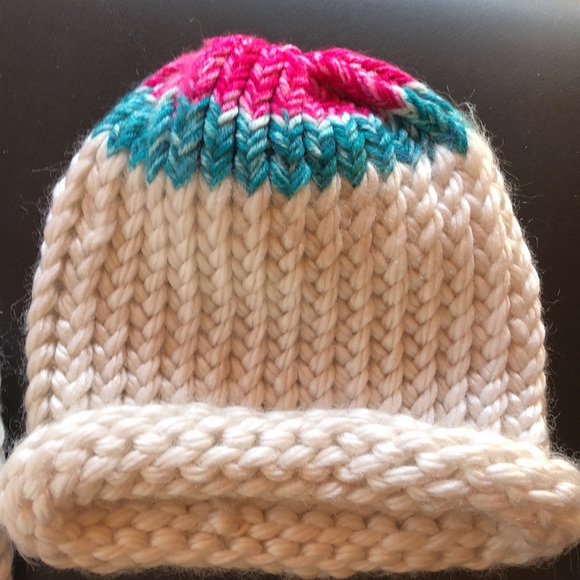 Two hand knitted hats - Picture 4 of 6